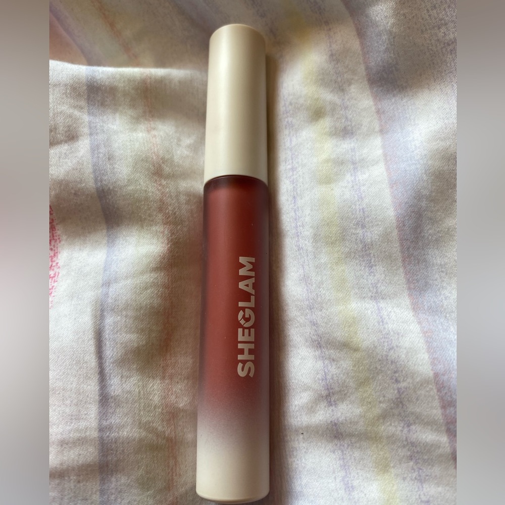 Creamy lip stick in shade damsel -SHEIN